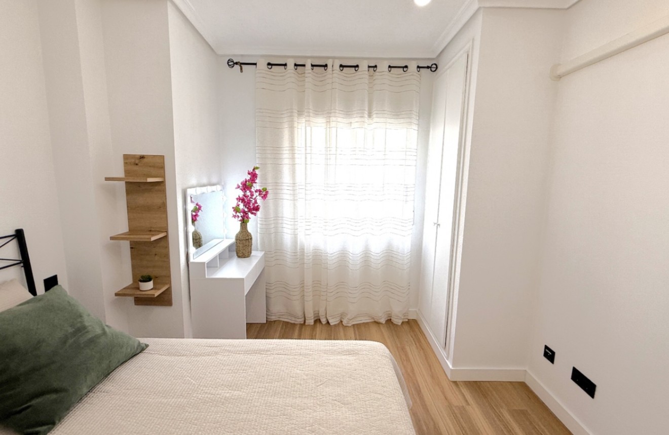 D'occasion - Appartement -
Torrevieja - Costa Blanca