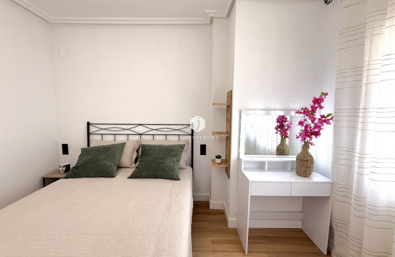 D'occasion - Appartement -
Torrevieja - Costa Blanca