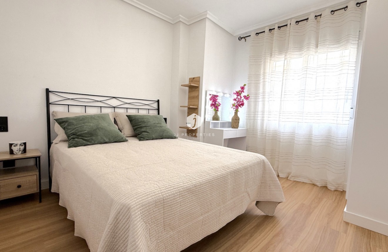 D'occasion - Appartement -
Torrevieja - Costa Blanca