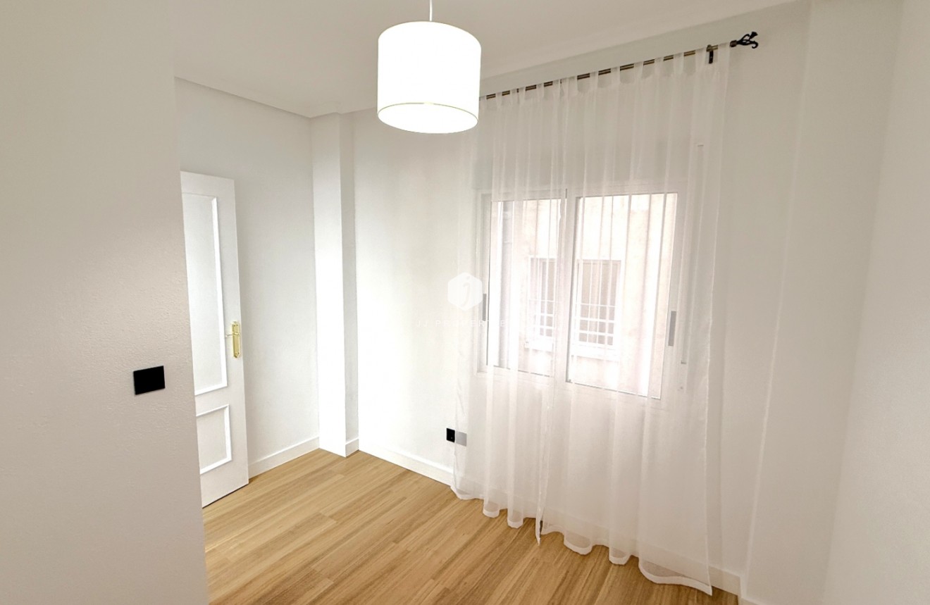 D'occasion - Appartement -
Torrevieja - Costa Blanca