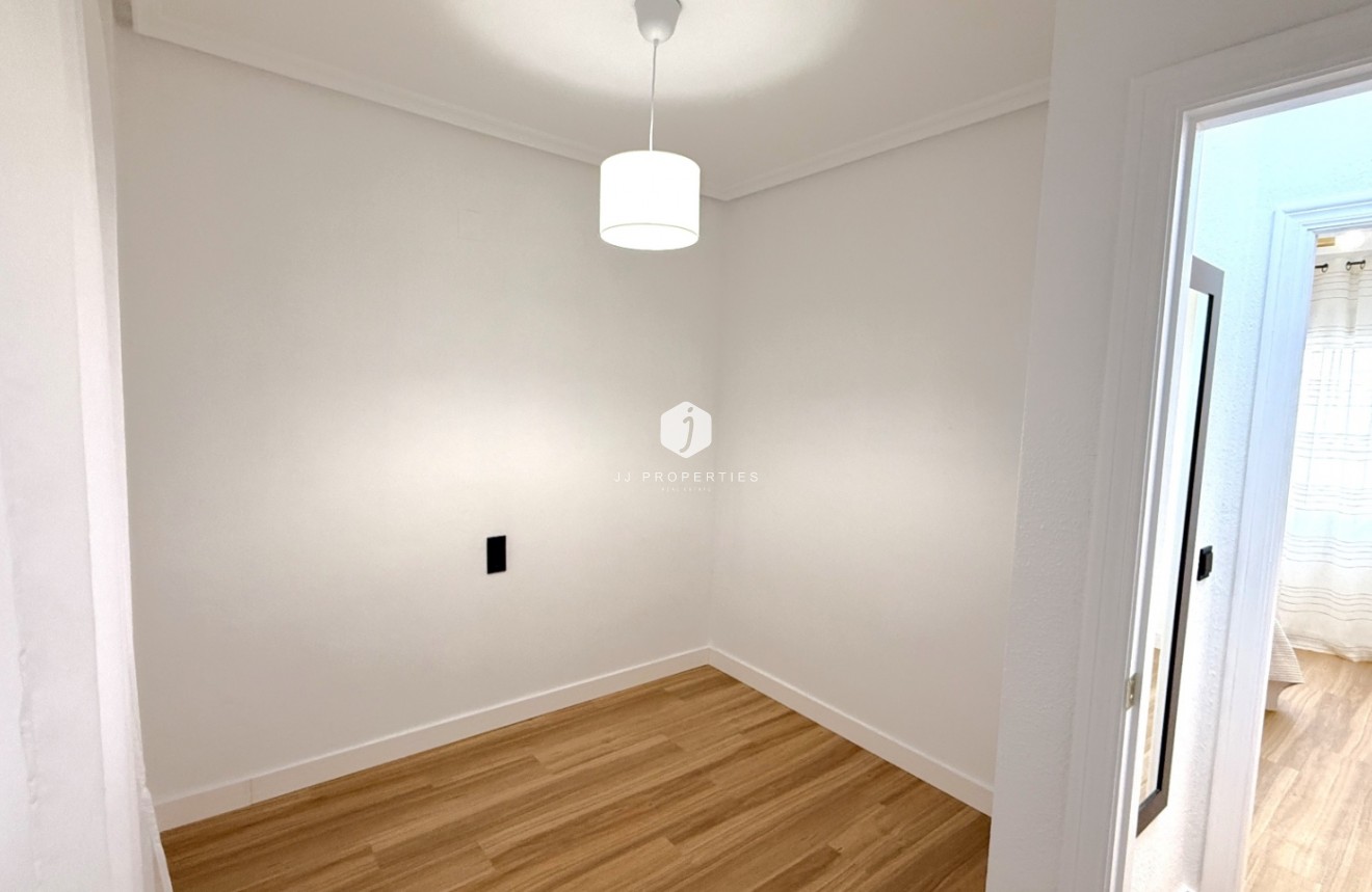 D'occasion - Appartement -
Torrevieja - Costa Blanca