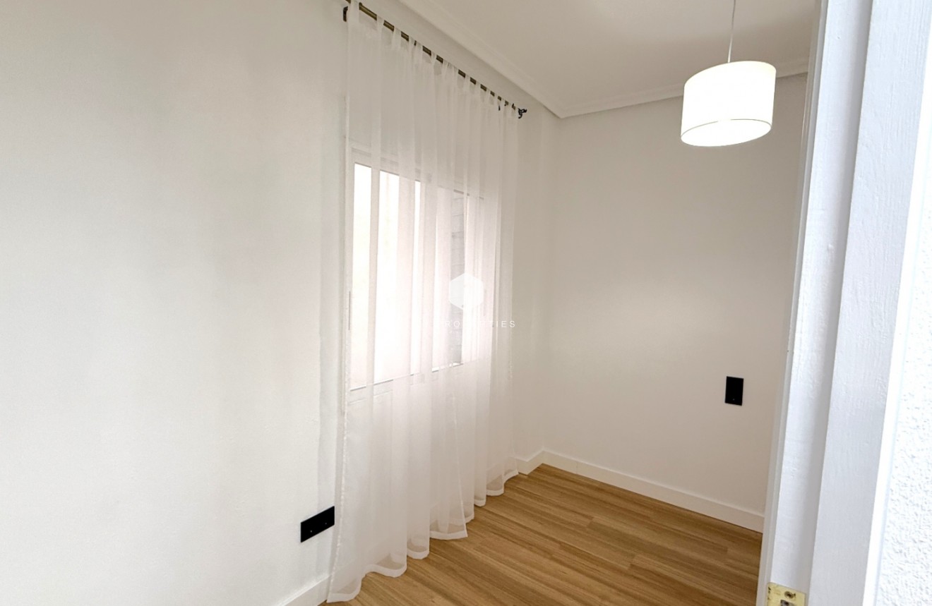 D'occasion - Appartement -
Torrevieja - Costa Blanca