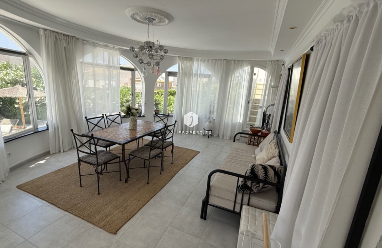 Aus zweiter Hand - Villa -
Torrevieja - Costa Blanca