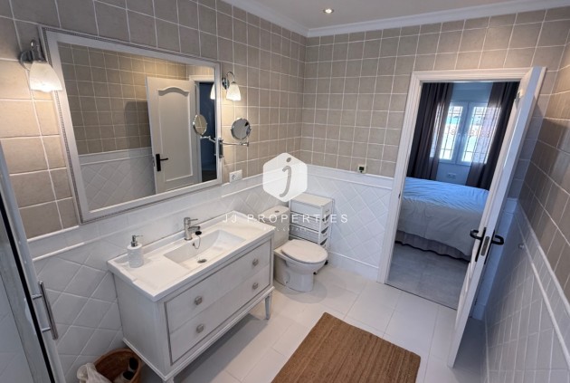 Aus zweiter Hand - Villa -
Torrevieja - Costa Blanca