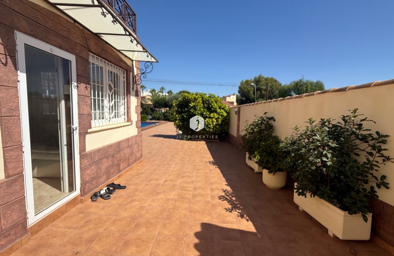 Tweedehands - Villa -
Torrevieja - Costa Blanca