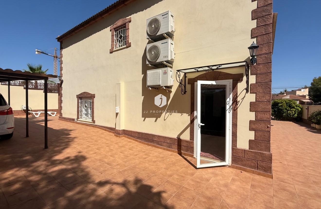 Tweedehands - Villa -
Torrevieja - Costa Blanca
