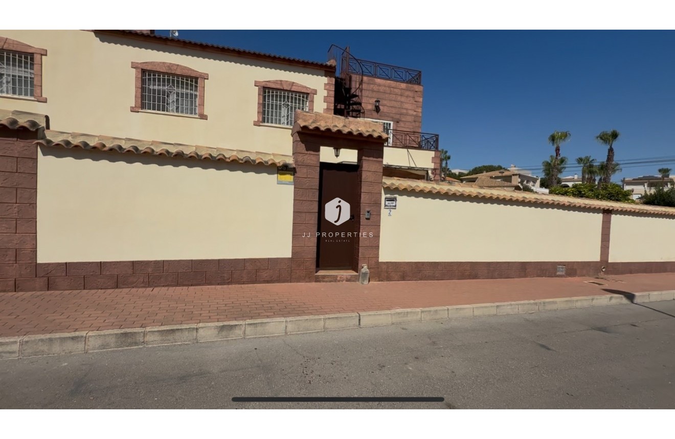 Tweedehands - Villa -
Torrevieja - Costa Blanca