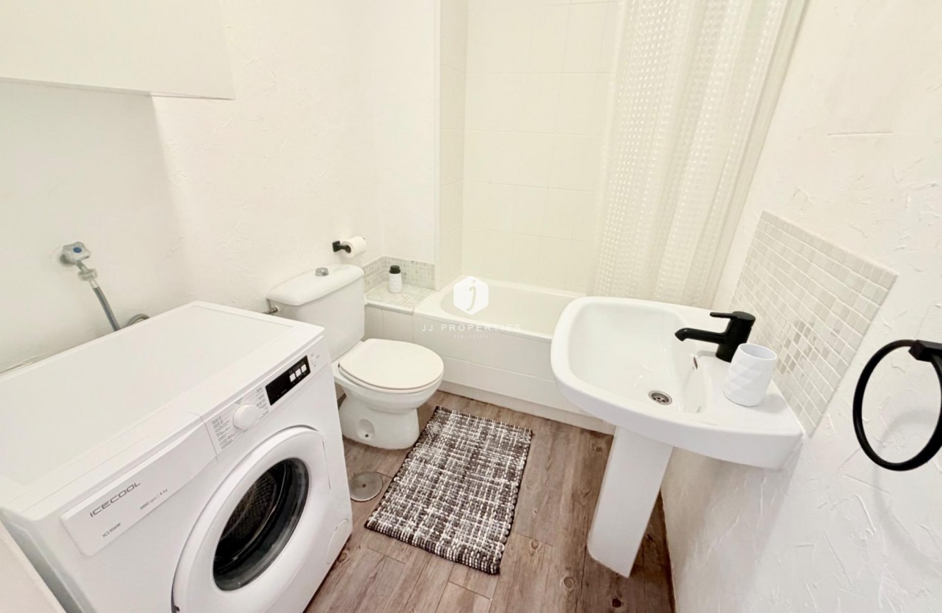 Resale - Apartment / flat -
Torrevieja - La Mata Pueblo