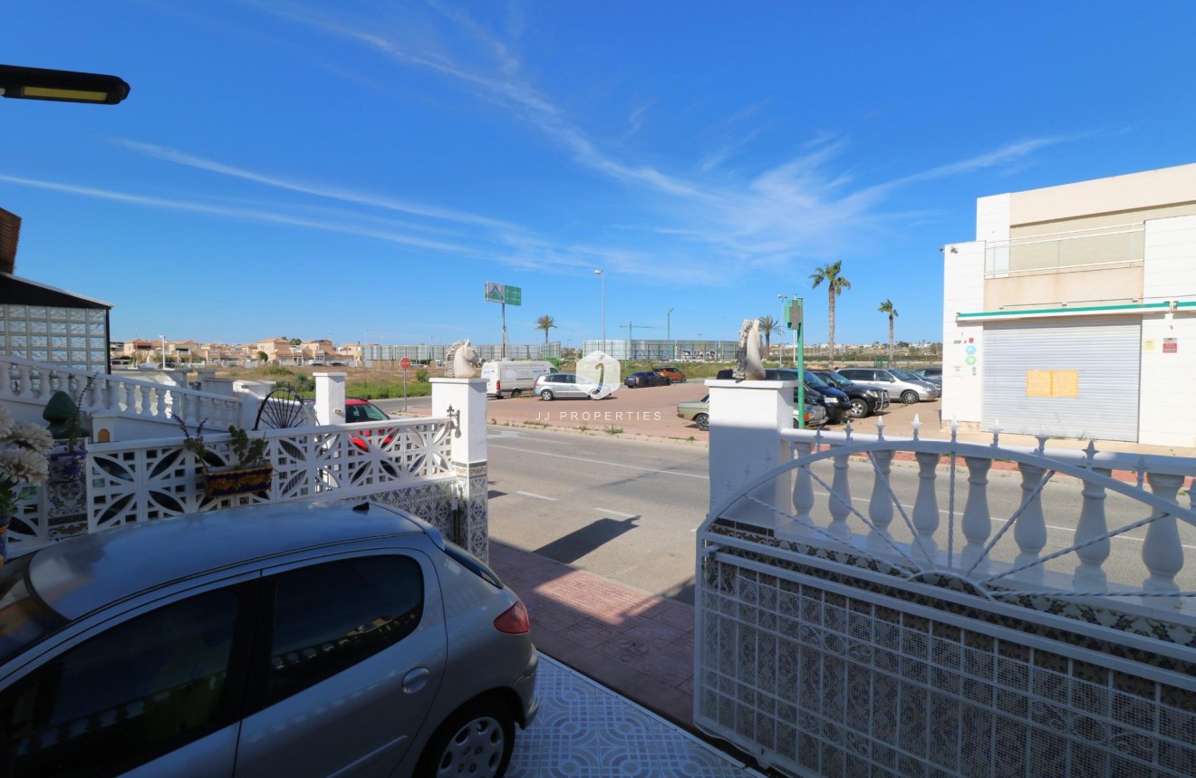 Segunda mano - Bungalow -
Torrevieja - El Limonar