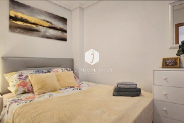 Resale - Apartment / flat -
Torrevieja - Costa Blanca