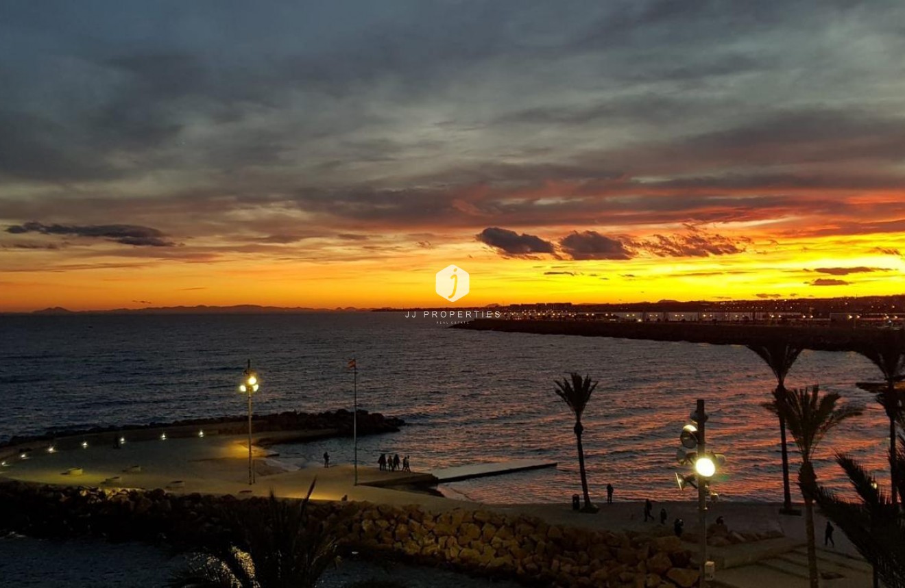 Z drugiej ręki - Mieszkanie w bloku -
Torrevieja - Las Piscinas Naturales