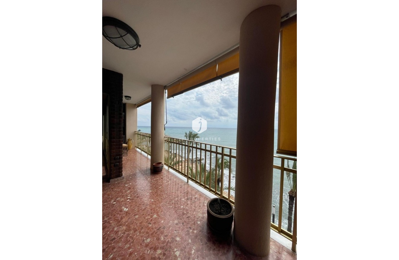 Z drugiej ręki - Mieszkanie w bloku -
Torrevieja - Las Piscinas Naturales