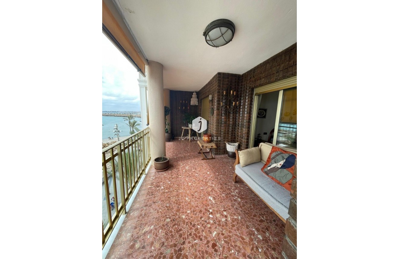 Z drugiej ręki - Mieszkanie w bloku -
Torrevieja - Las Piscinas Naturales