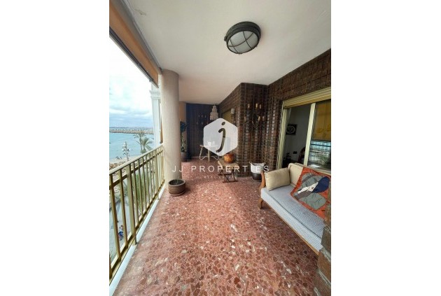 Z drugiej ręki - Mieszkanie w bloku -
Torrevieja - Las Piscinas Naturales