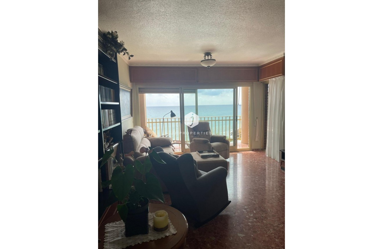 Z drugiej ręki - Mieszkanie w bloku -
Torrevieja - Las Piscinas Naturales