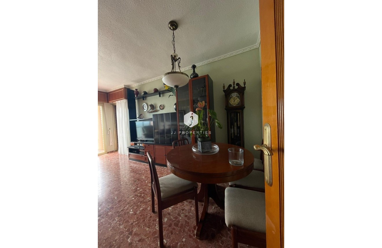 Z drugiej ręki - Mieszkanie w bloku -
Torrevieja - Las Piscinas Naturales