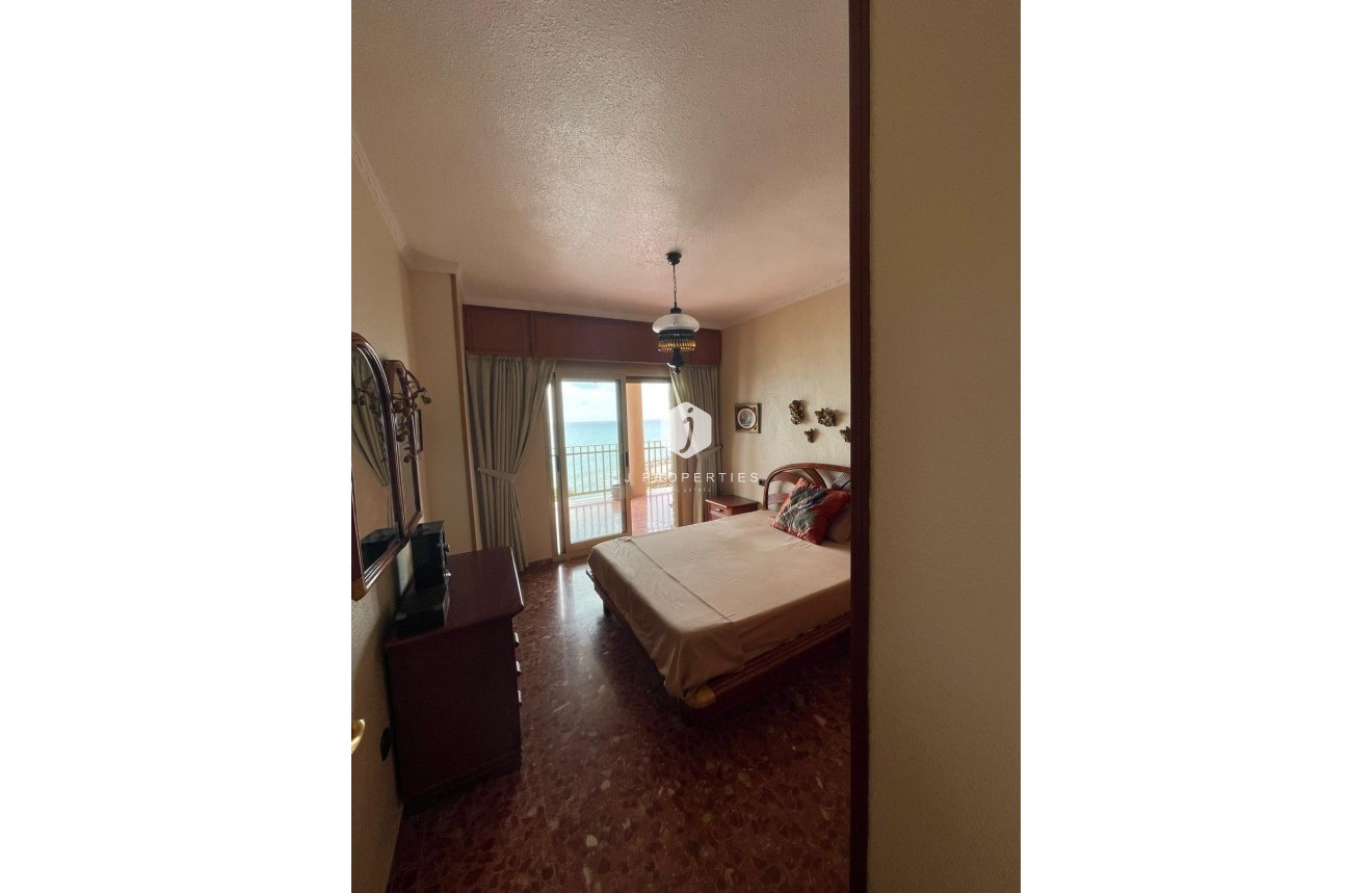 Z drugiej ręki - Mieszkanie w bloku -
Torrevieja - Las Piscinas Naturales