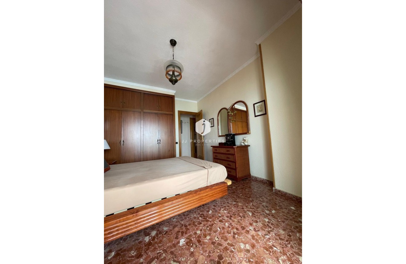 Z drugiej ręki - Mieszkanie w bloku -
Torrevieja - Las Piscinas Naturales