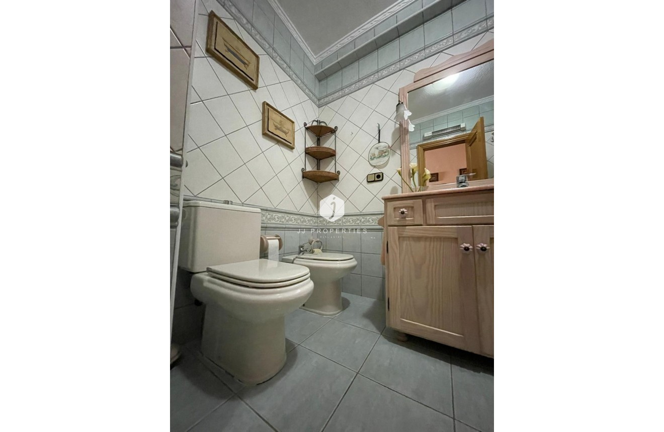 Z drugiej ręki - Mieszkanie w bloku -
Torrevieja - Las Piscinas Naturales