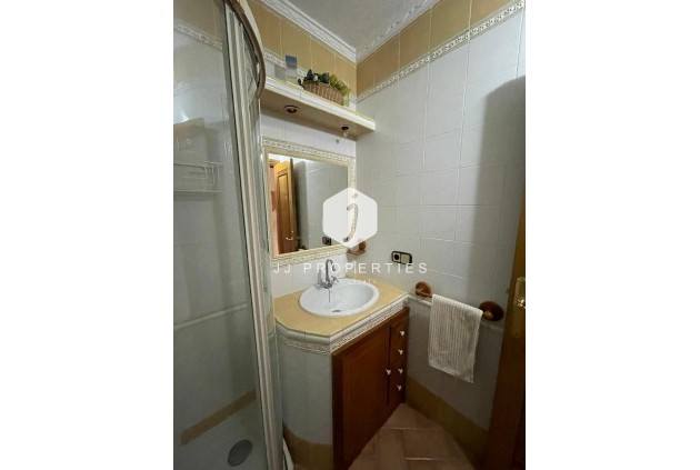 Z drugiej ręki - Mieszkanie w bloku -
Torrevieja - Las Piscinas Naturales