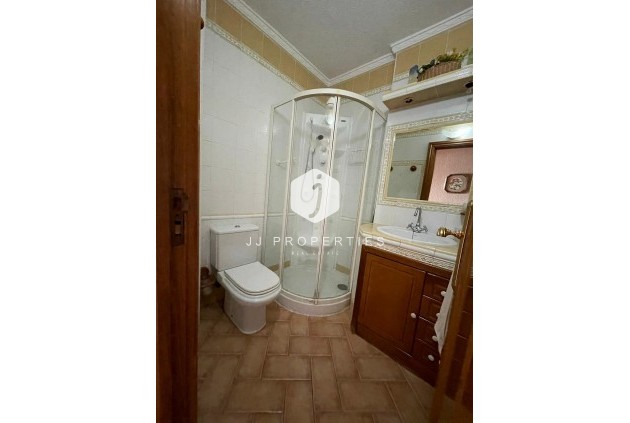 Z drugiej ręki - Mieszkanie w bloku -
Torrevieja - Las Piscinas Naturales