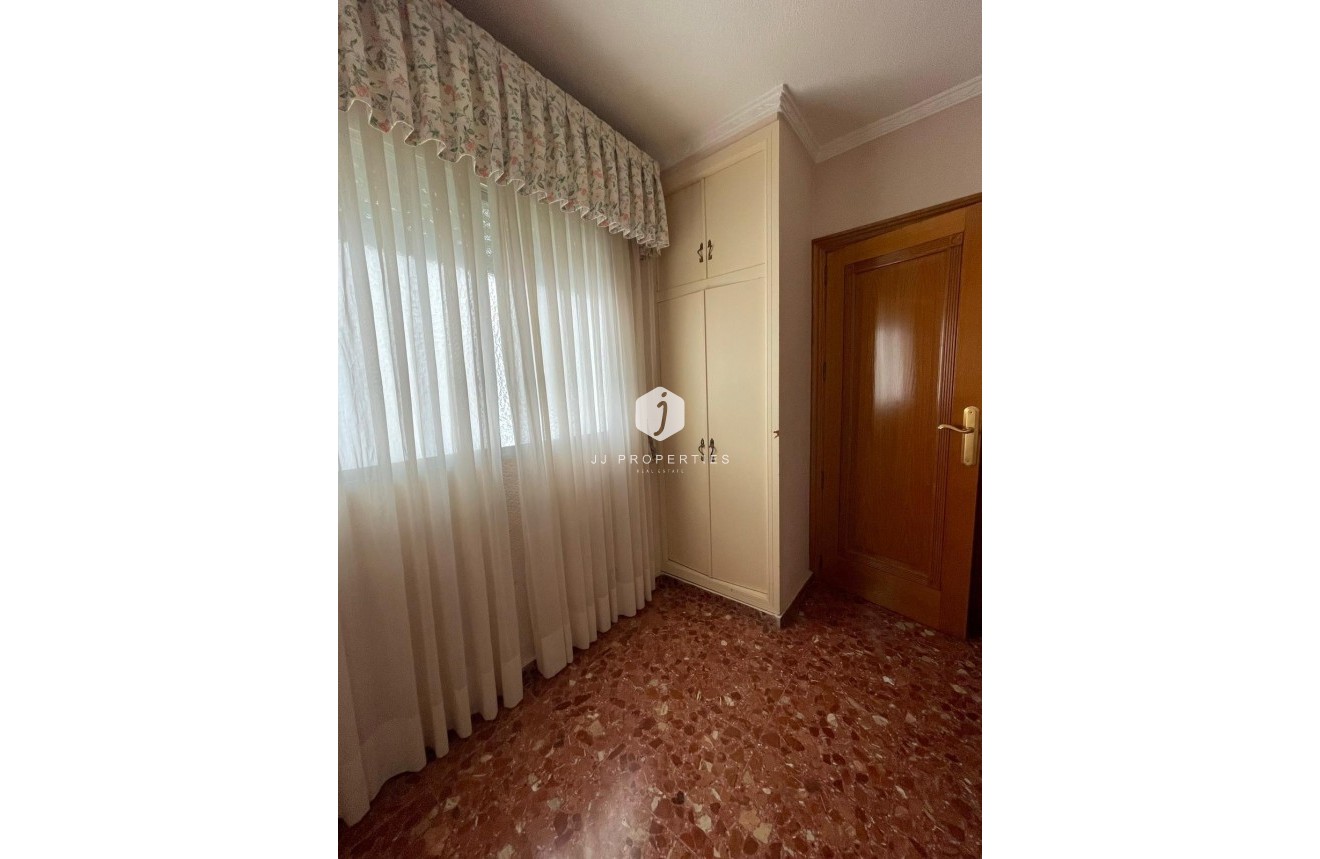 Z drugiej ręki - Mieszkanie w bloku -
Torrevieja - Las Piscinas Naturales