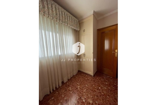 Z drugiej ręki - Mieszkanie w bloku -
Torrevieja - Las Piscinas Naturales