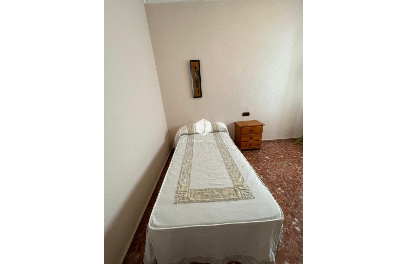 Z drugiej ręki - Mieszkanie w bloku -
Torrevieja - Las Piscinas Naturales