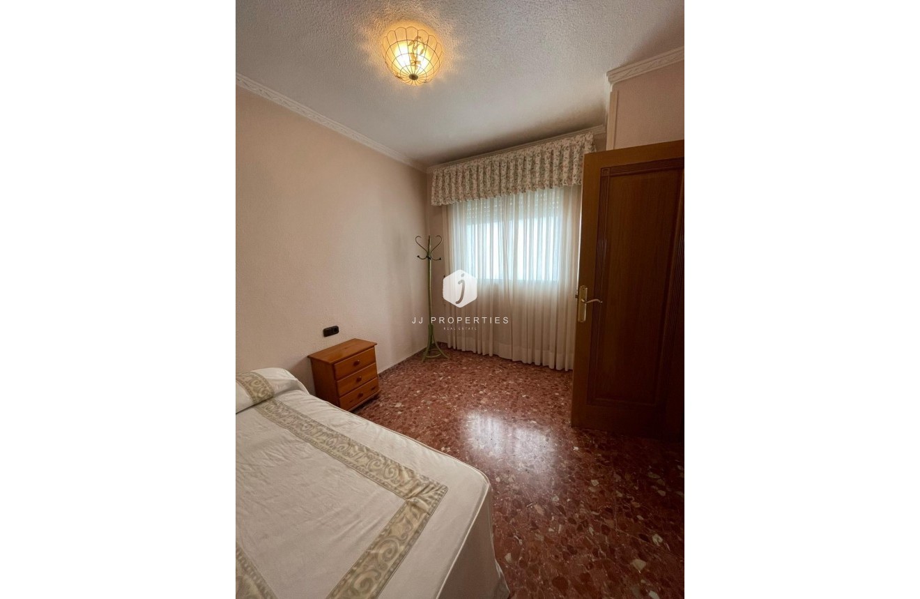 Z drugiej ręki - Mieszkanie w bloku -
Torrevieja - Las Piscinas Naturales