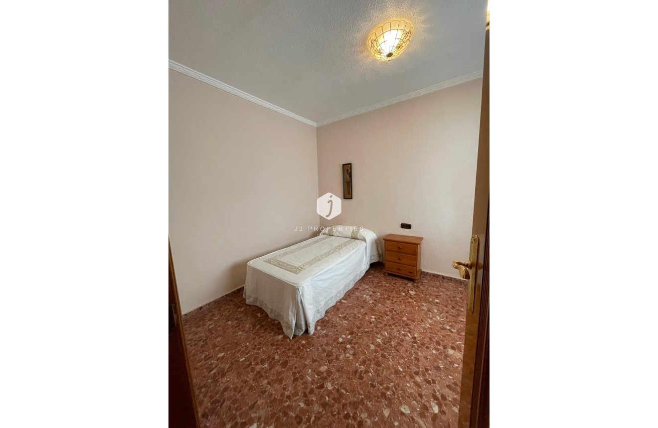 Z drugiej ręki - Mieszkanie w bloku -
Torrevieja - Las Piscinas Naturales