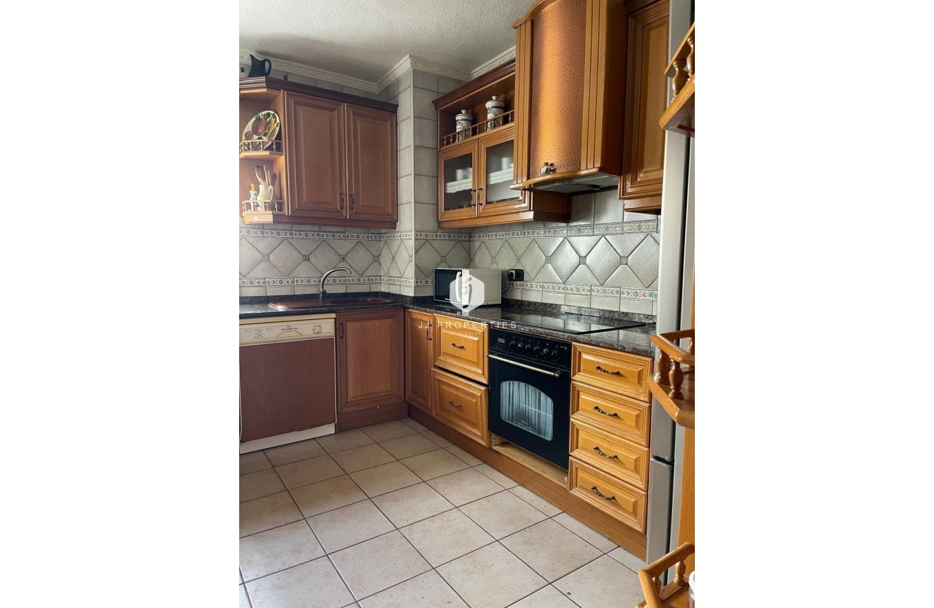 Z drugiej ręki - Mieszkanie w bloku -
Torrevieja - Las Piscinas Naturales