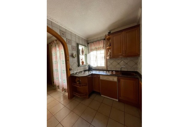 Z drugiej ręki - Mieszkanie w bloku -
Torrevieja - Las Piscinas Naturales