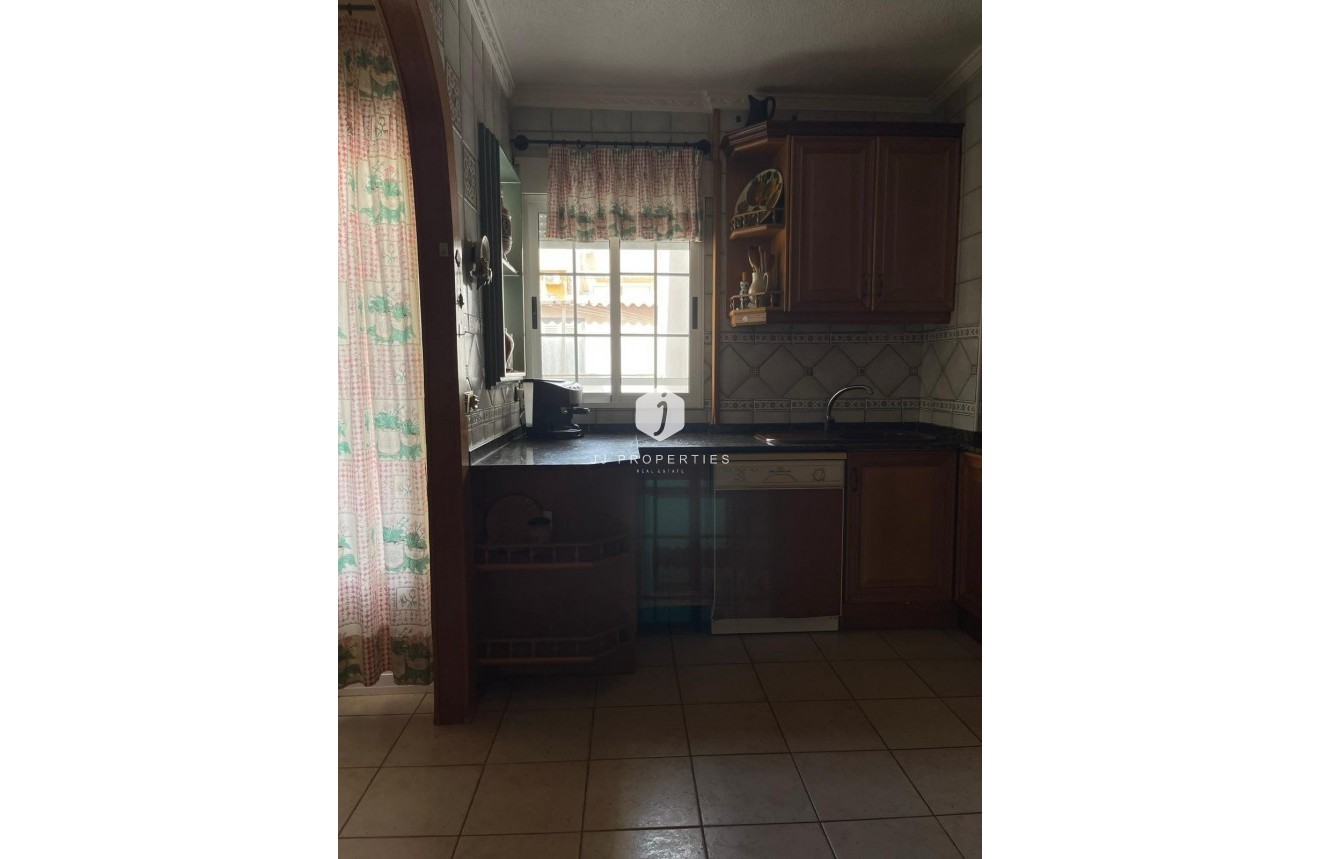 Z drugiej ręki - Mieszkanie w bloku -
Torrevieja - Las Piscinas Naturales