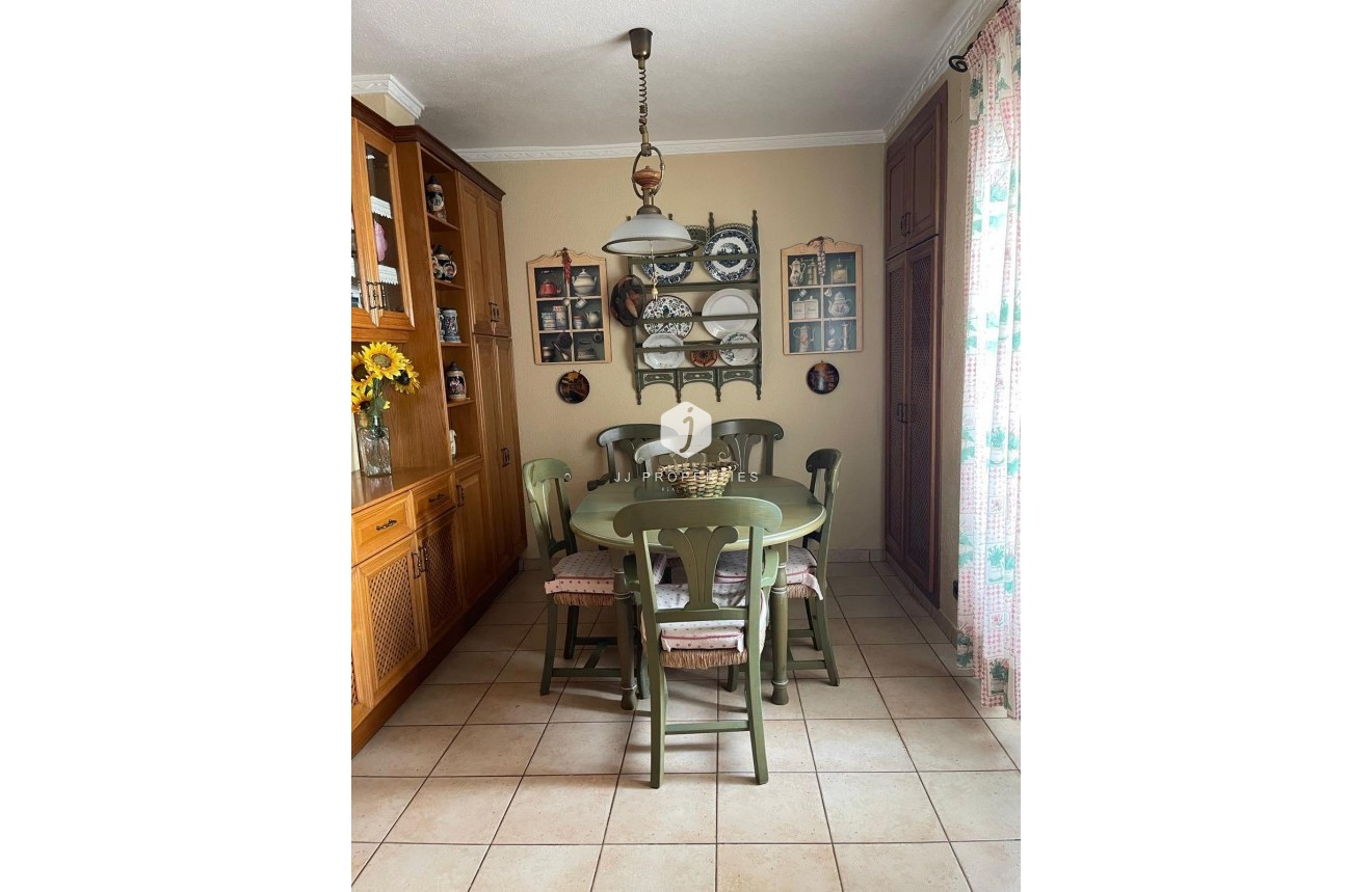 Z drugiej ręki - Mieszkanie w bloku -
Torrevieja - Las Piscinas Naturales