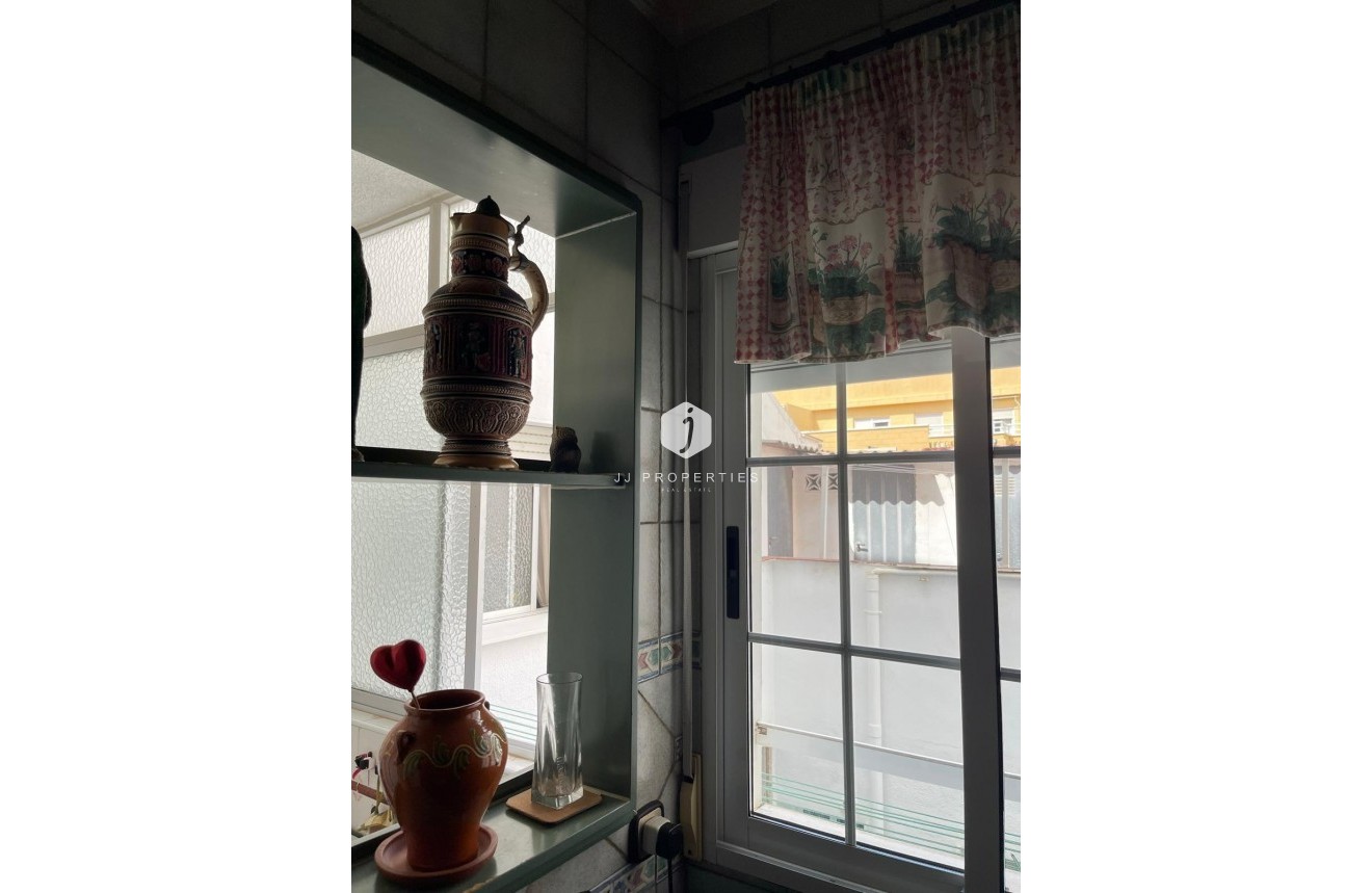 Z drugiej ręki - Mieszkanie w bloku -
Torrevieja - Las Piscinas Naturales