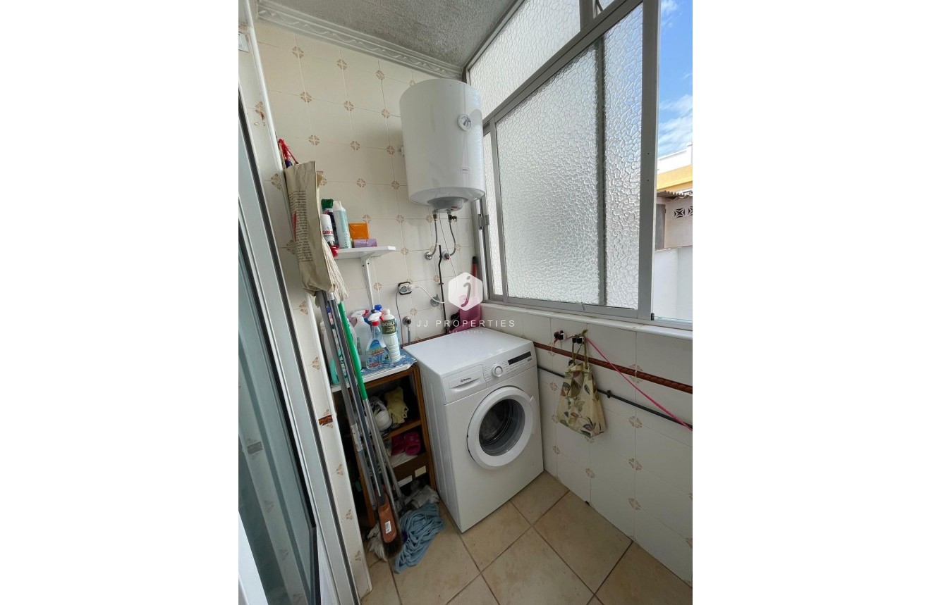 Z drugiej ręki - Mieszkanie w bloku -
Torrevieja - Las Piscinas Naturales