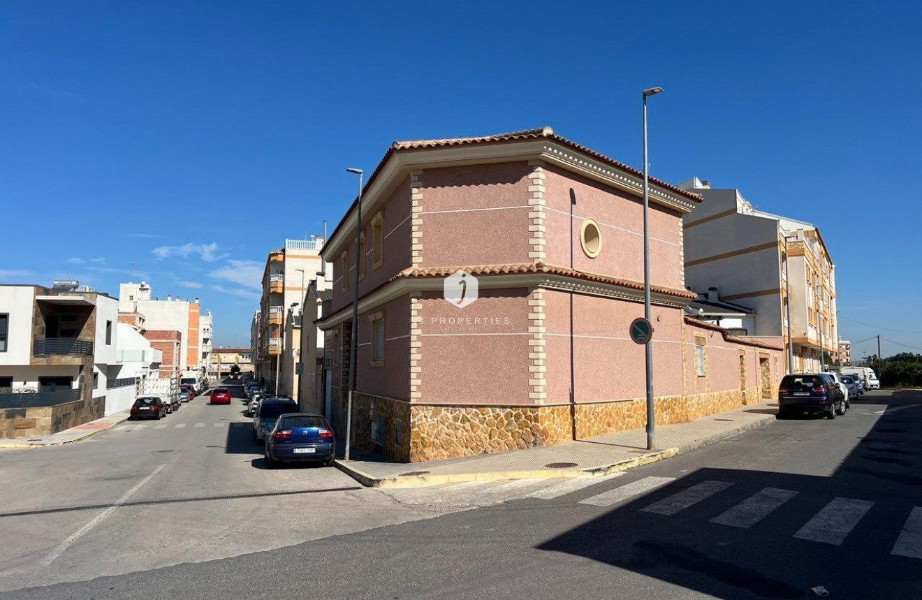 Resale - Villa -
Formentera del Segura - C- Cooperativa