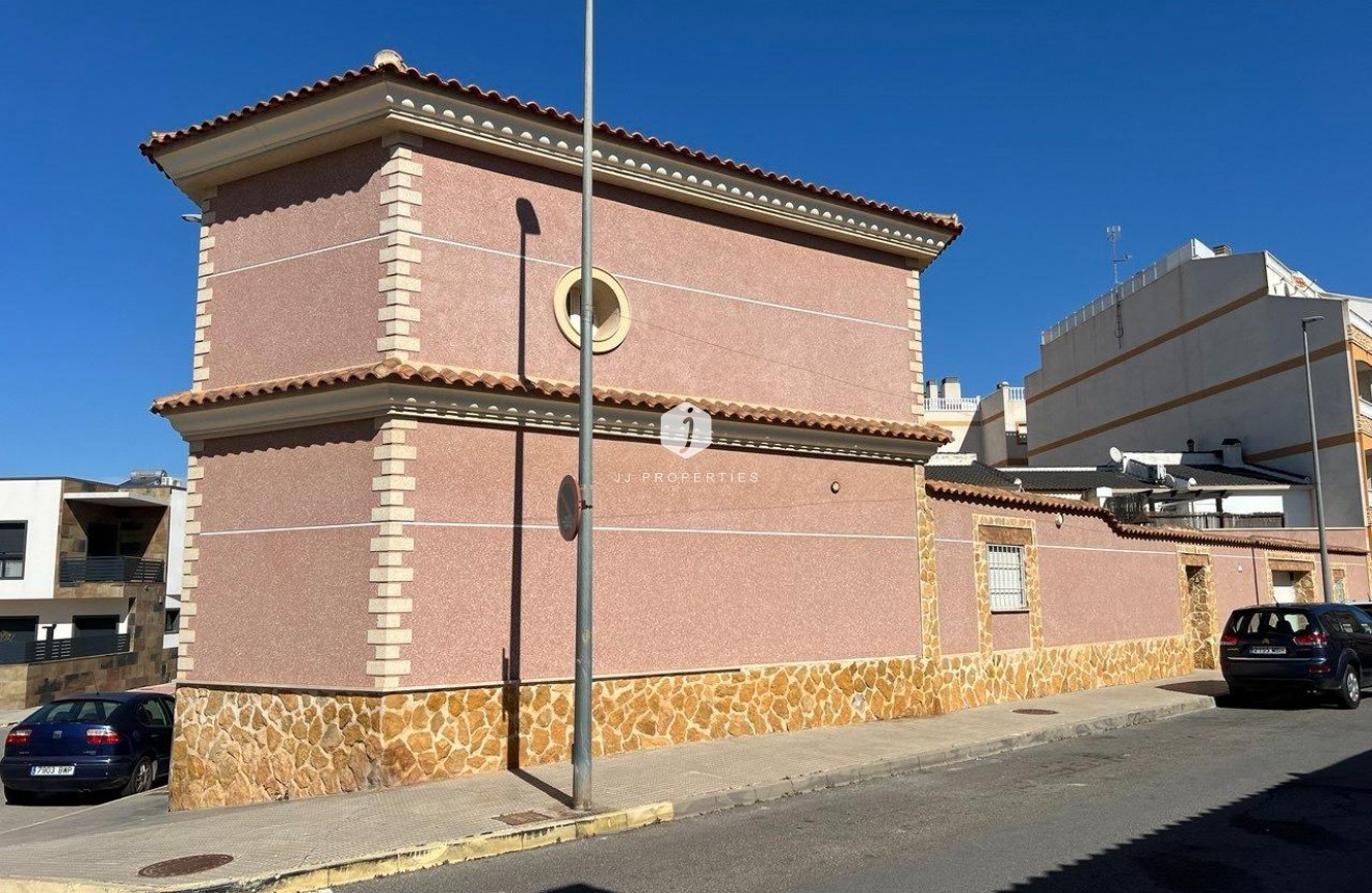 Resale - Villa -
Formentera del Segura - C- Cooperativa