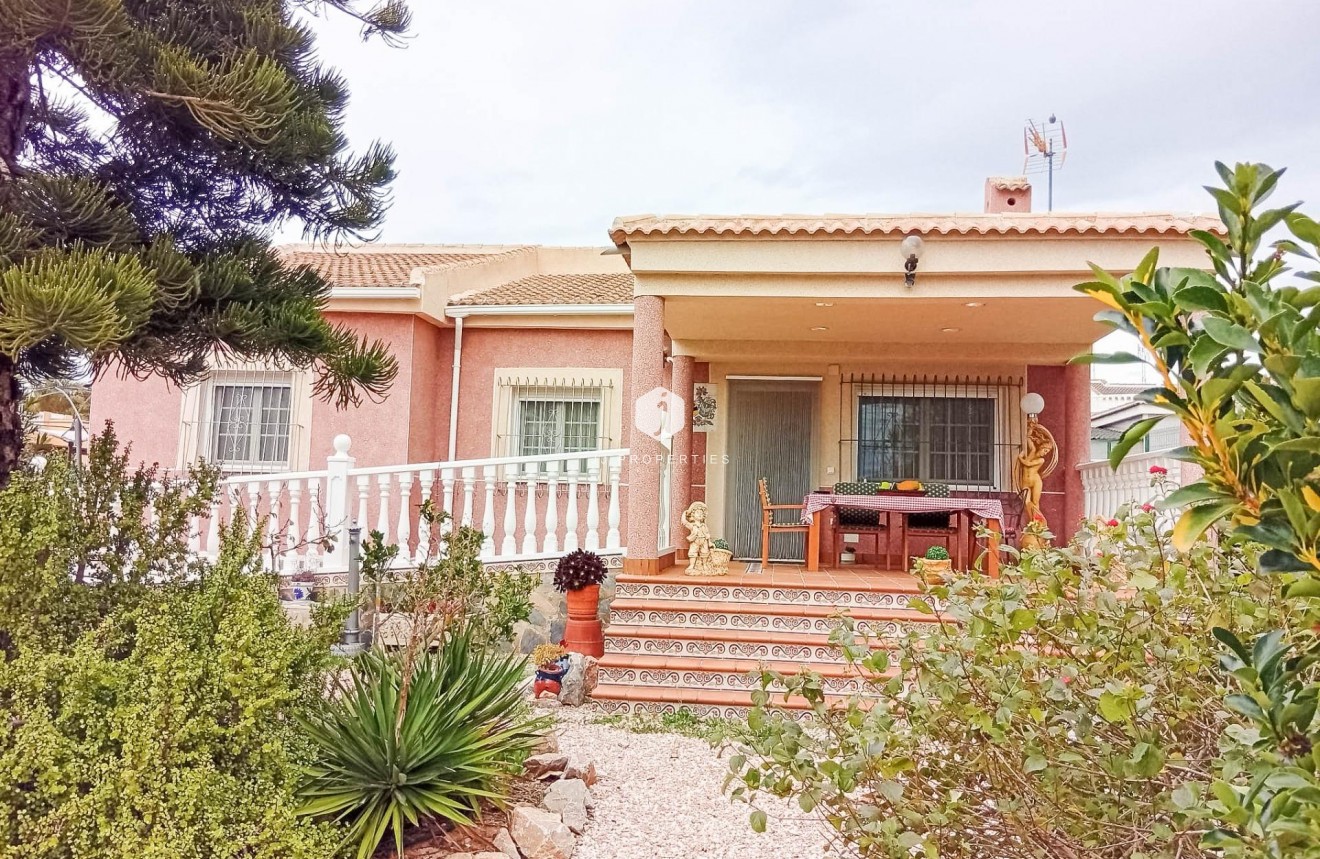Segunda mano - Villa -
Torrevieja - La siesta