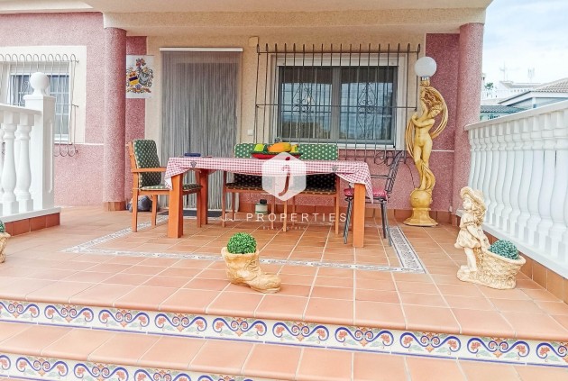 Segunda mano - Villa -
Torrevieja - La siesta