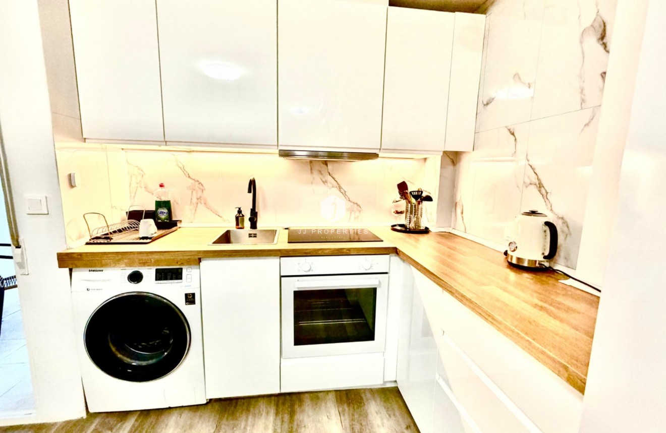 Z drugiej ręki - Mieszkanie w bloku -
Torrevieja - La Mata Pueblo