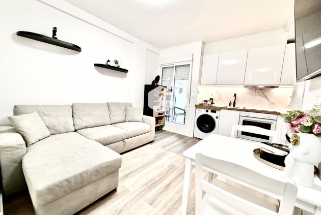 Z drugiej ręki - Mieszkanie w bloku -
Torrevieja - La Mata Pueblo