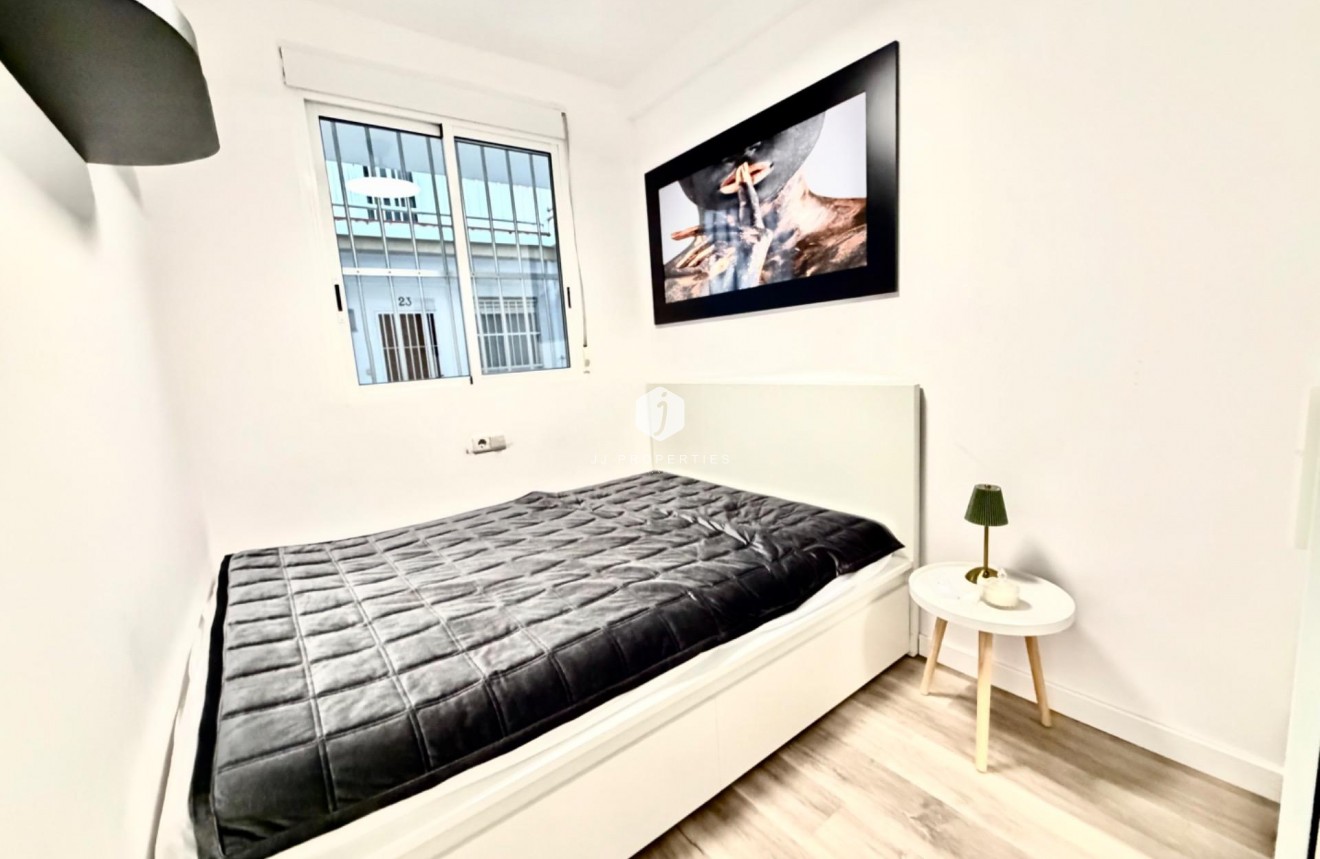 Z drugiej ręki - Mieszkanie w bloku -
Torrevieja - La Mata Pueblo