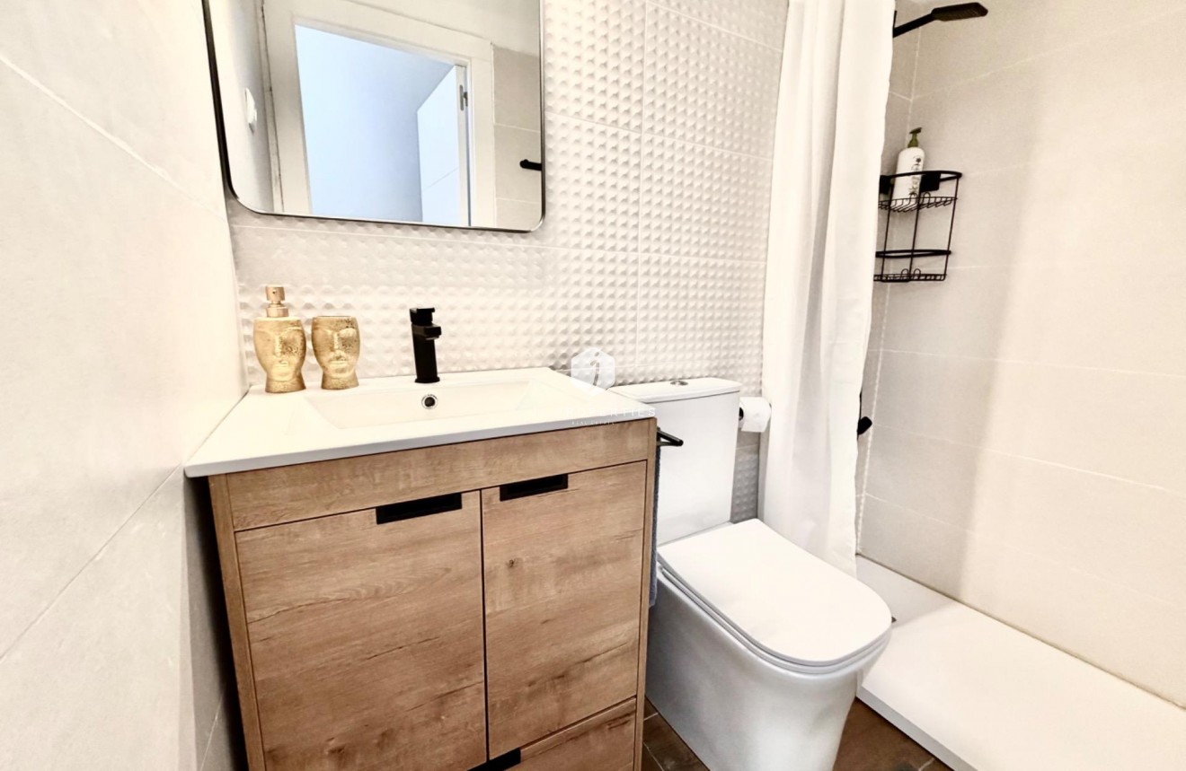 Z drugiej ręki - Mieszkanie w bloku -
Torrevieja - La Mata Pueblo