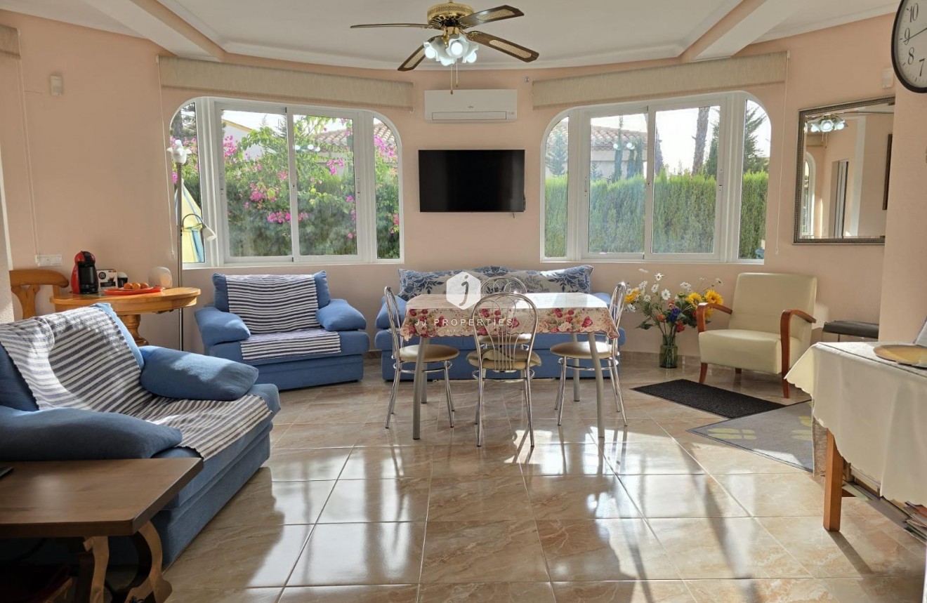 Z drugiej ręki - Villa -
Orihuela Costa - Playa Flamenca