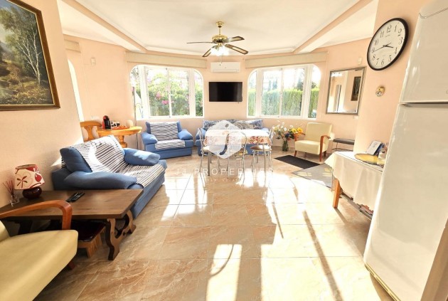 Z drugiej ręki - Villa -
Orihuela Costa - Playa Flamenca