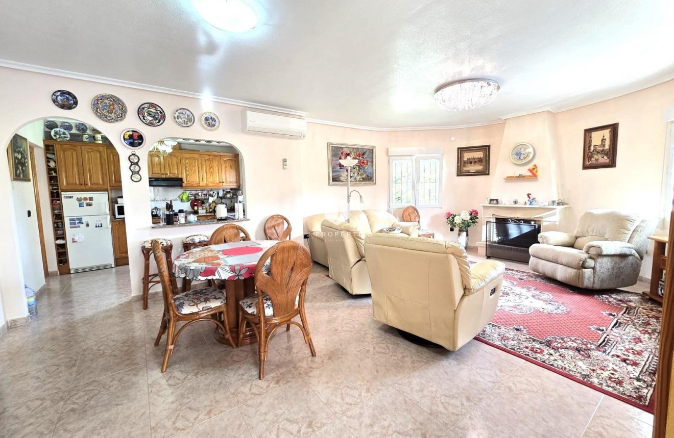 Z drugiej ręki - Villa -
Orihuela Costa - Playa Flamenca