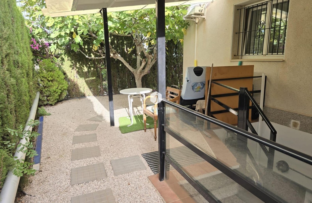 Z drugiej ręki - Villa -
Orihuela Costa - Playa Flamenca