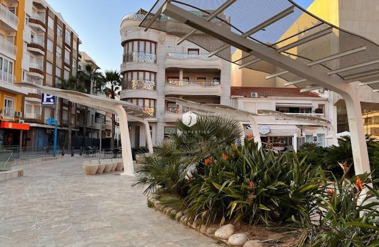 Resale - Apartment / flat -
Torrevieja - Centro