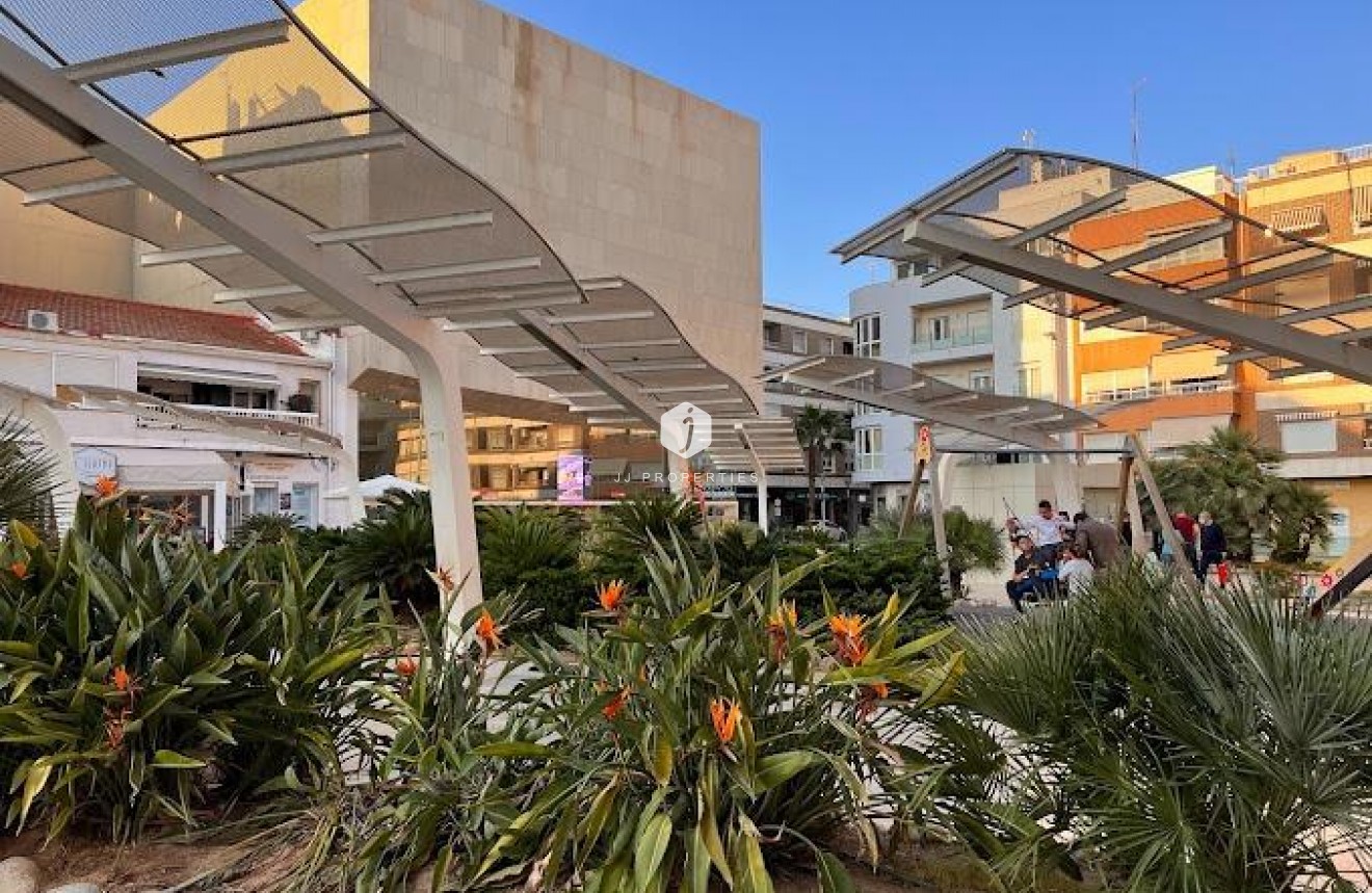 Resale - Apartment / flat -
Torrevieja - Centro